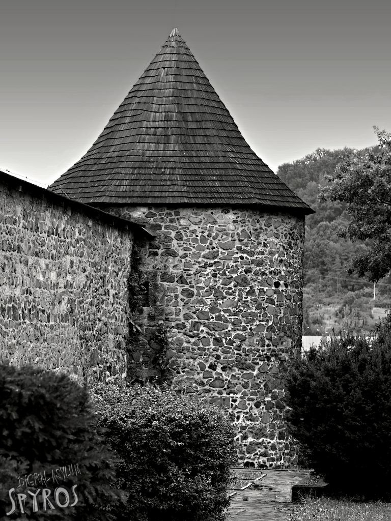 Zvolenský hrad - polkruhová bašta na severozápade