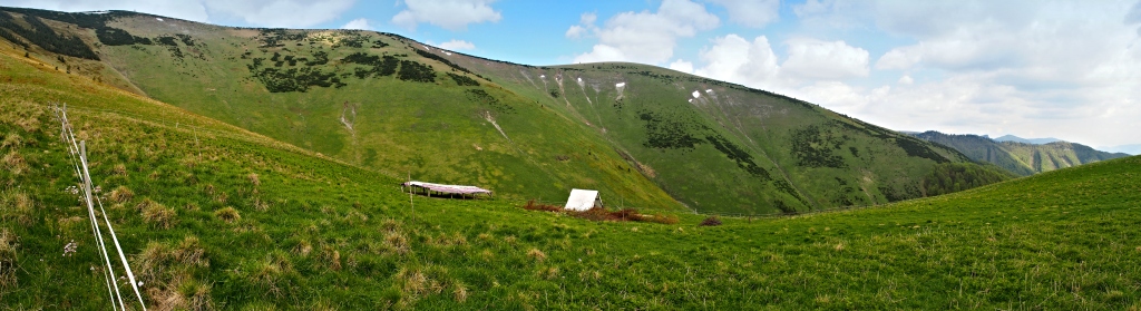 Veľká Fatra - pohľad zo salaša v Rybovskom sedle (panoráma)